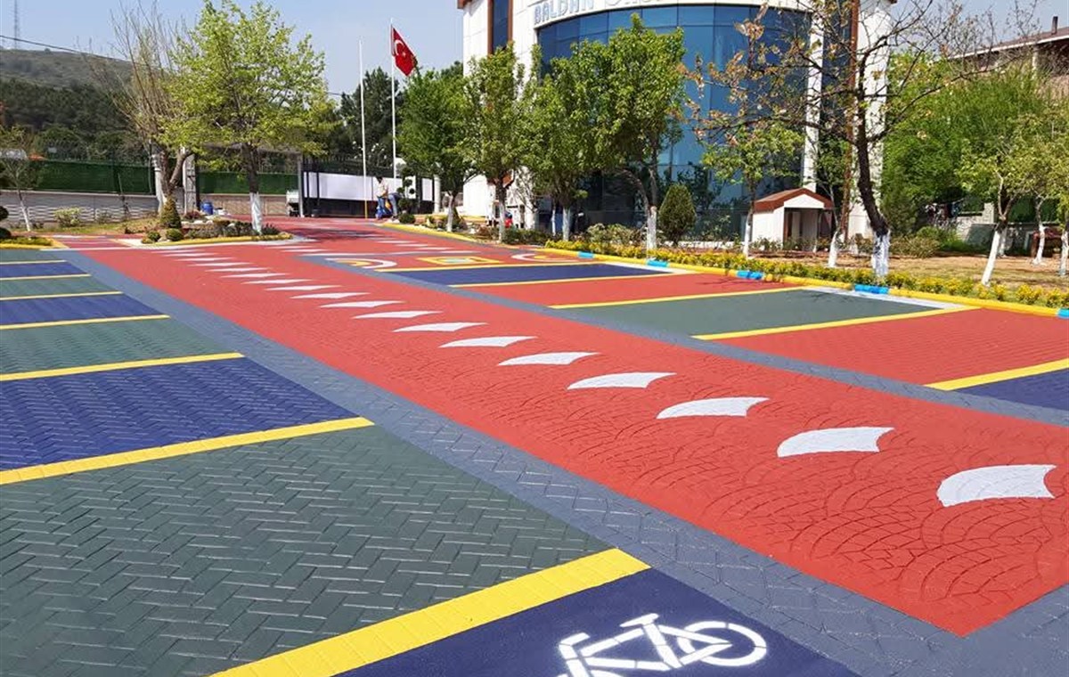Renkli otopark ve zemin çizgilendirme uygulaması